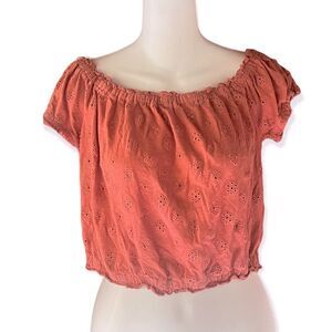 AMERICAN EAGLE PEASANT CROP EYELET TOP RUST SIZE M
